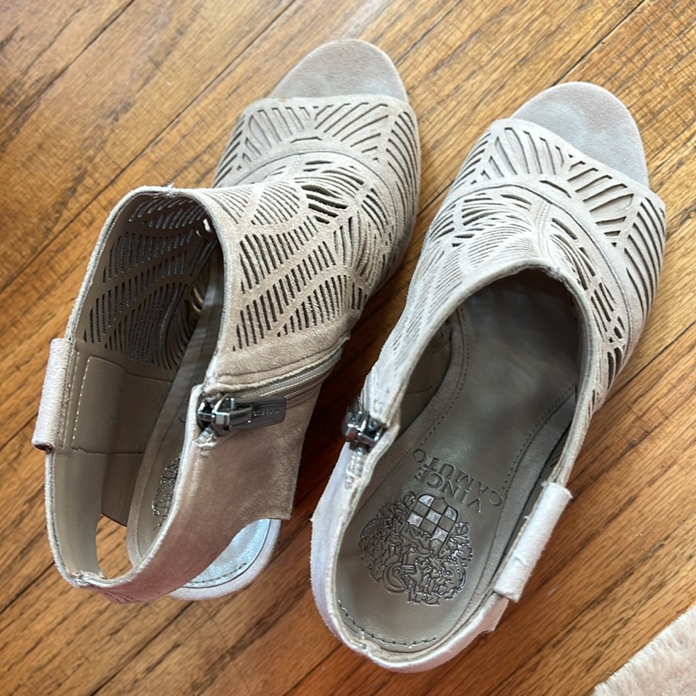 NWOT Vince Camuto Peep Toe Block Heels - Picture 5 of 5